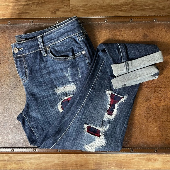 Torrid Boyfriend Ankle Stretch Mid-Rise Jean. - Picture 1 of 11